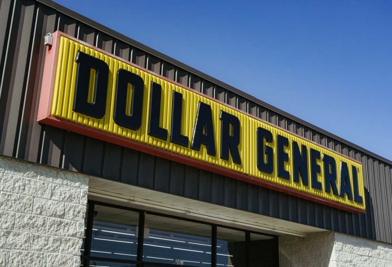 Close up of Dollar General signage, representing the Dollar General class action.