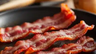 Bacon : ripe bacon, a quality cut prized by butchers and chefs, a staple of American cuisine, presented with rich color and texture, shot for high-end culinary marketing