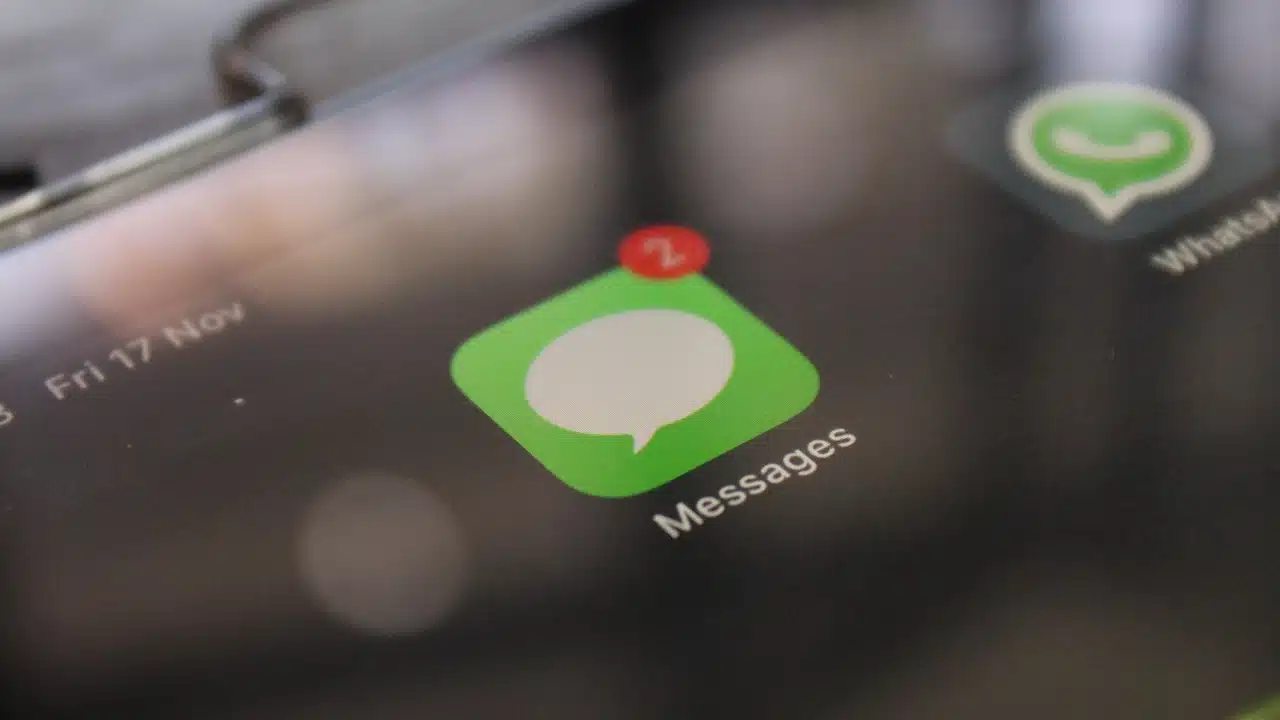 Close up look of iMessage app icon with 2 notifications