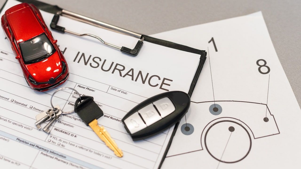 car incident protective and car insurance policy examining insurance
