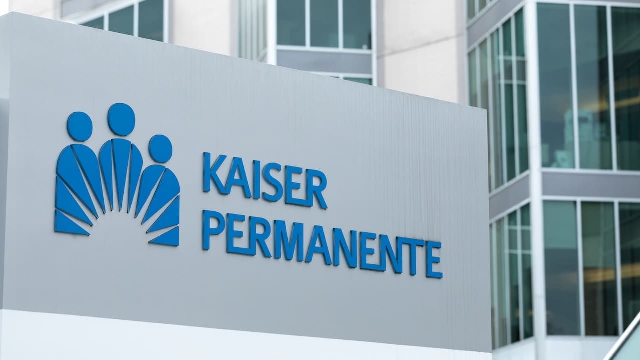 Kaiser Permanente sign at the entrance