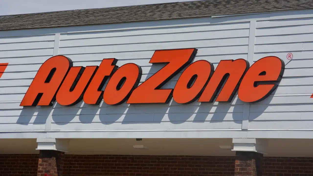 A sign of AutoZone store