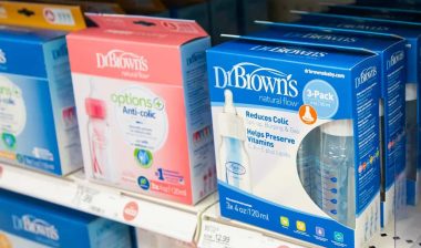 Dr. Browns bottles for sale on a supermarket shelf, representing the Dr. Brown’s class action.