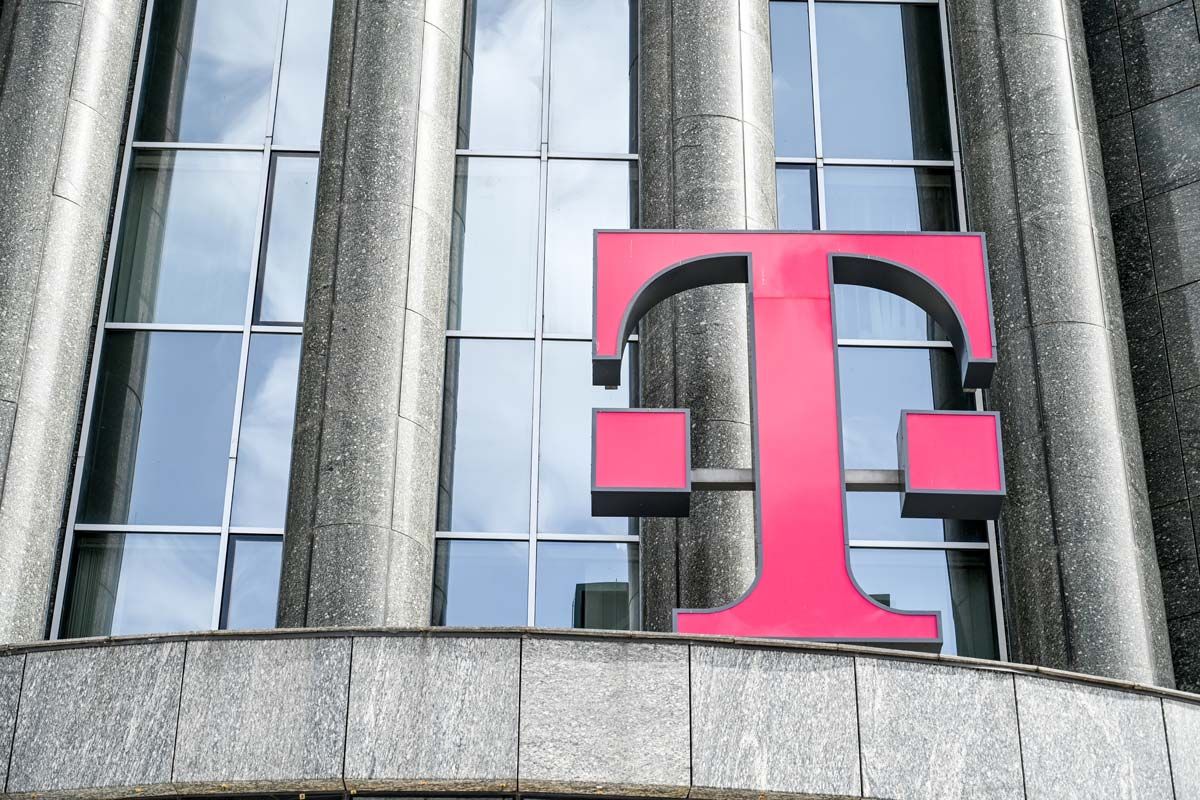 Close up of T-Mobile signage, representing the T-Mobile class action.