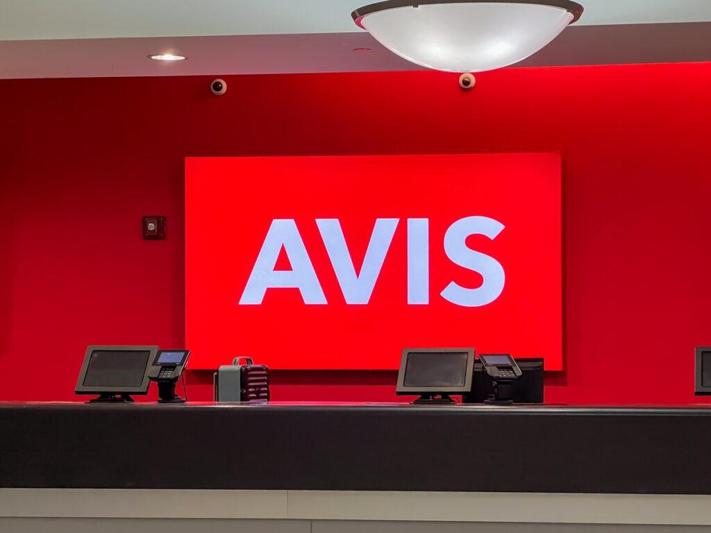 Avis class action claims data breach exposed data of 300,000 customers