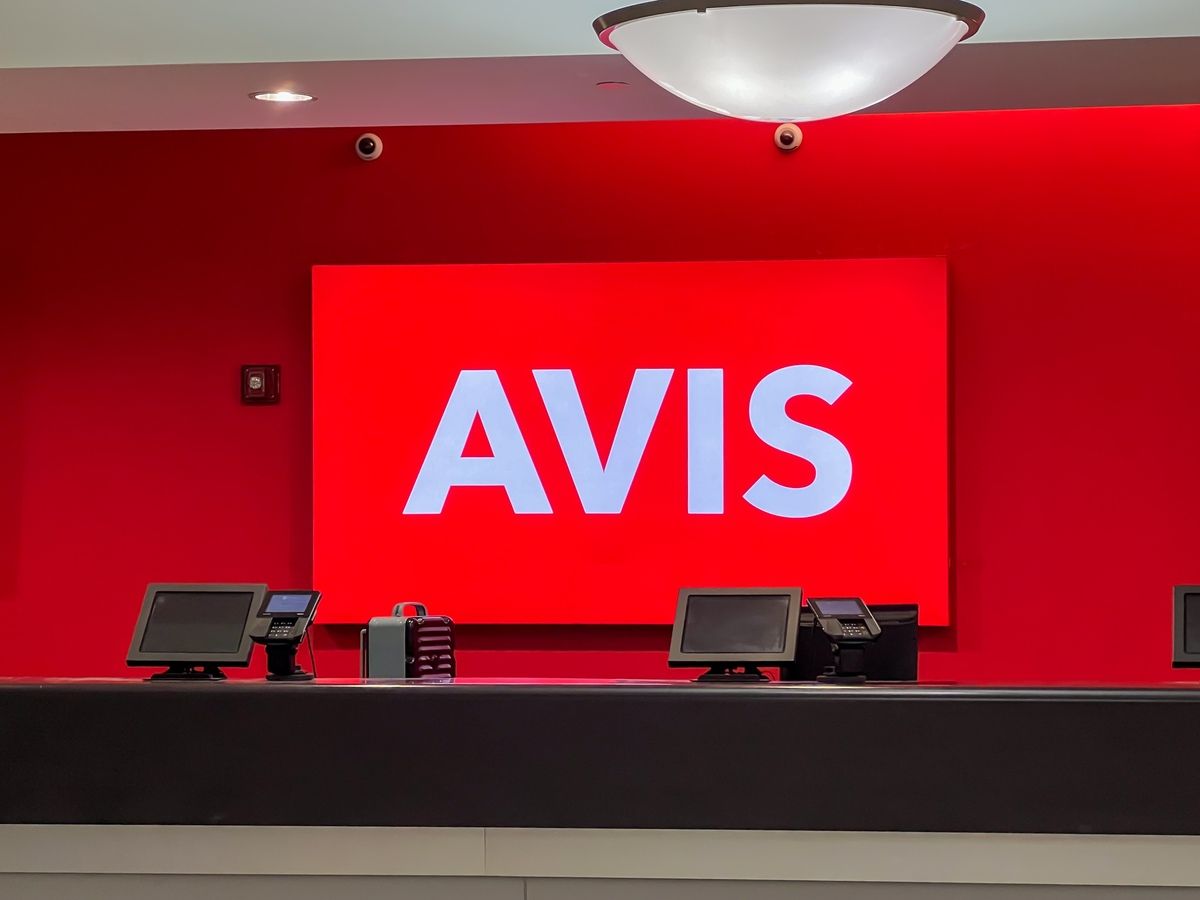 Avis logo on sign representing the Avis class action.