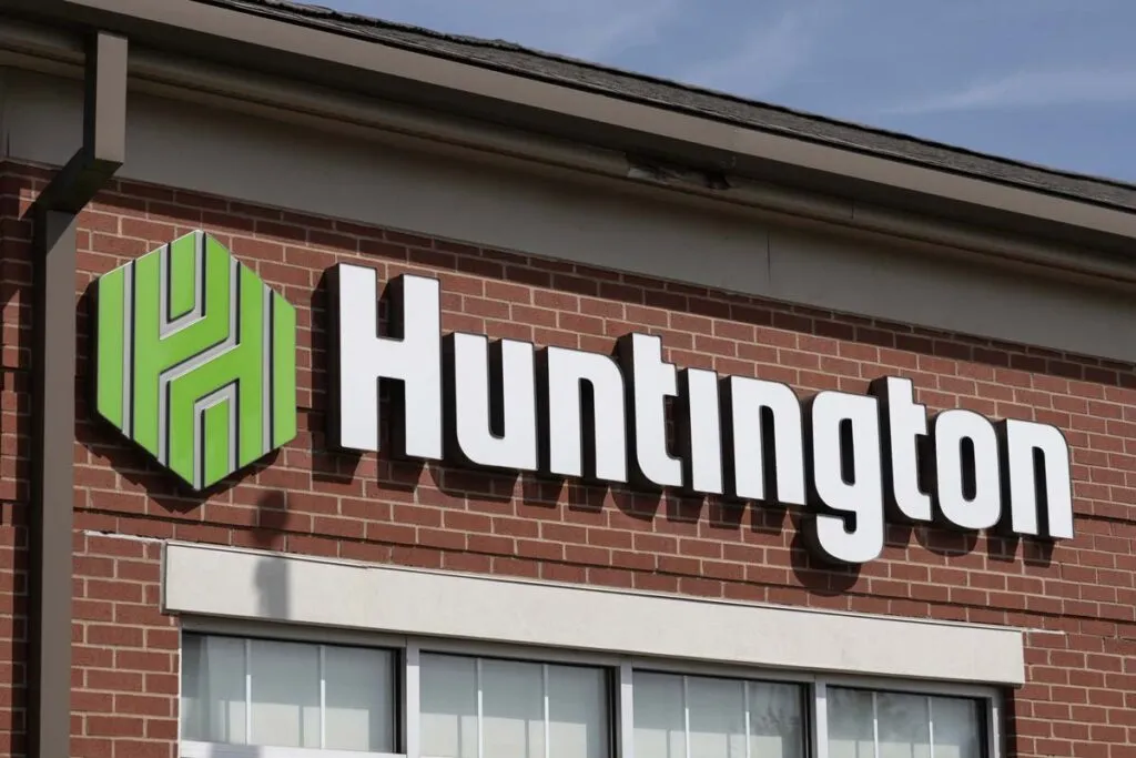 Close up of Huntington Bank signage, representing the Huntington Bank NSF fees.