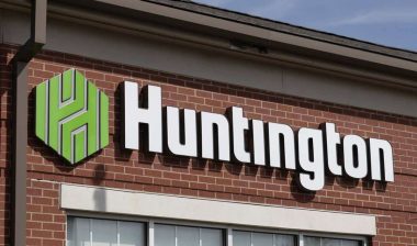 Close up of Huntington Bank signage, representing the Huntington Bank NSF fees.