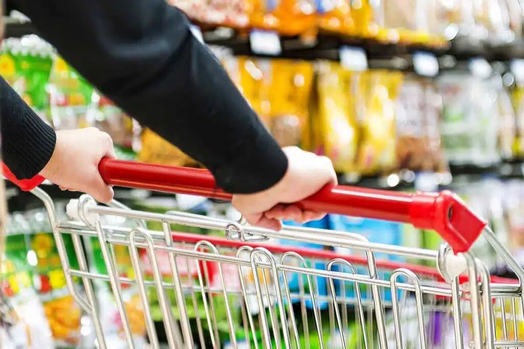 Close up of hands pushing a shopping trolley, representing top recalls for the week of Oct. 21.