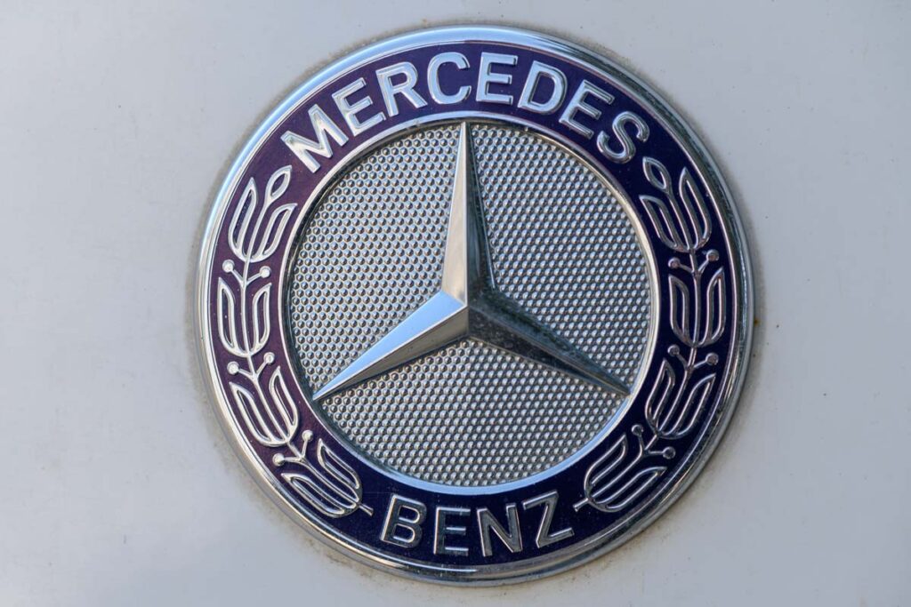 Close up of Mercedes Benz emblem, representing the Mercedes-Benz class action.