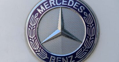 Close up of Mercedes Benz emblem, representing the Mercedes-Benz class action.