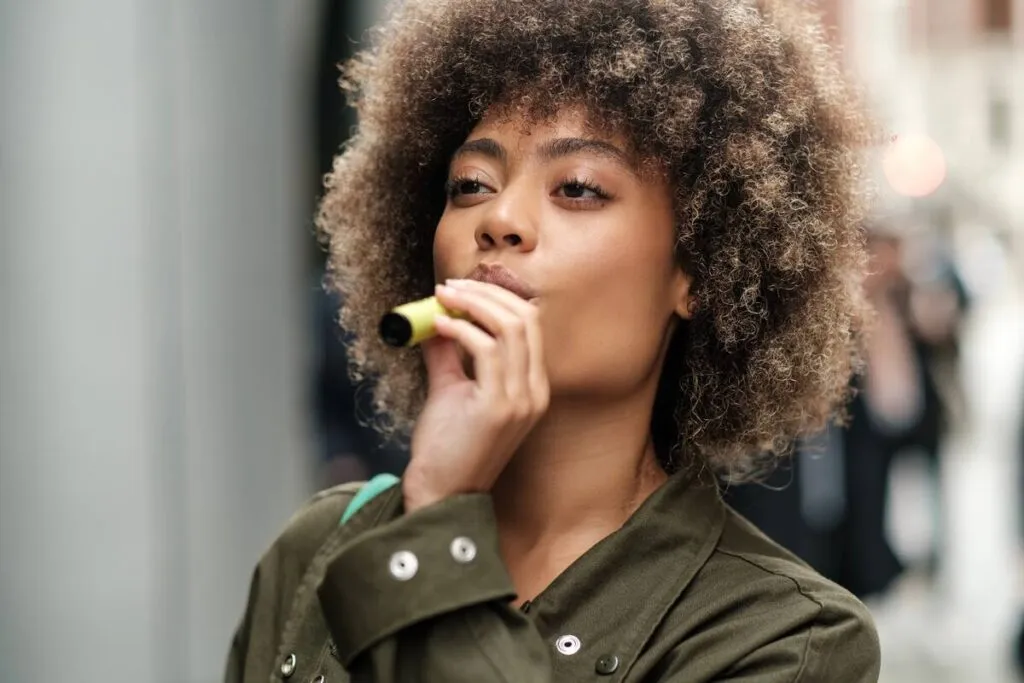 Woman vaping in public representing the Puff Bar class action.