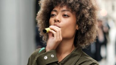 Woman vaping in public representing the Puff Bar class action.