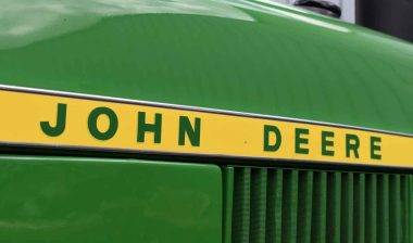 Close up of John Deere logo on a tractor, representing the John Deere class action.