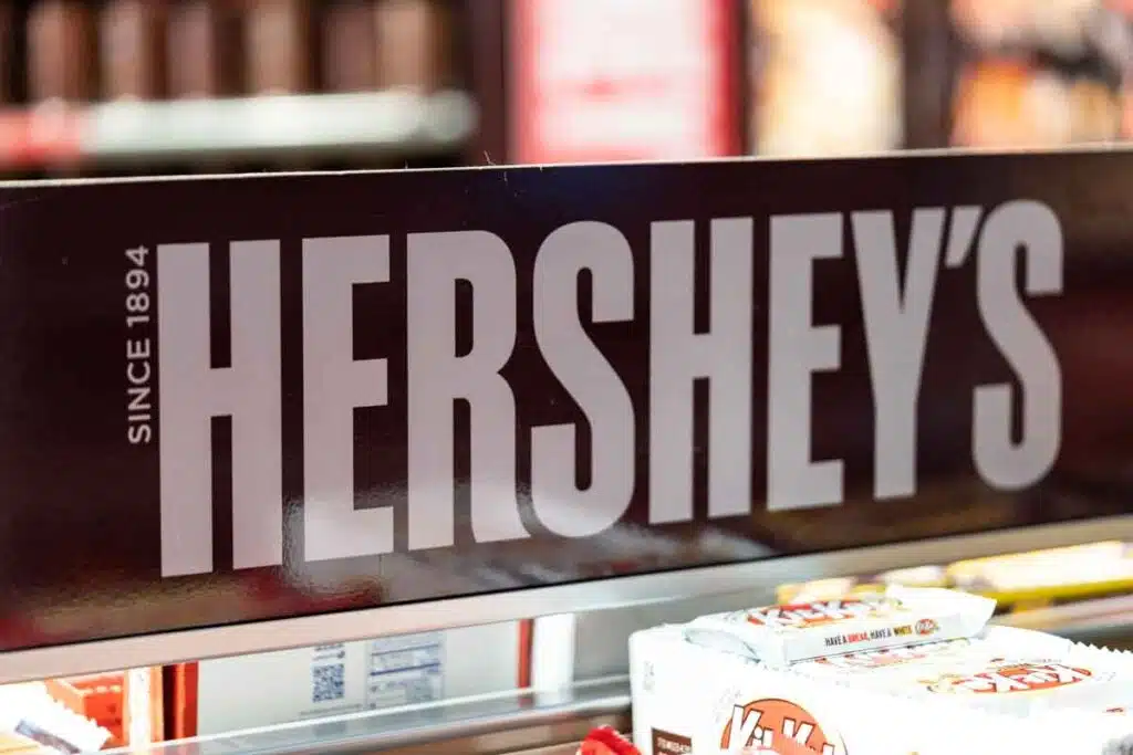 Close up of Hersheys logo, representing the Hershey class action.