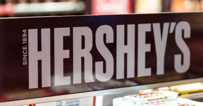 Close up of Hersheys logo, representing the Hershey class action.