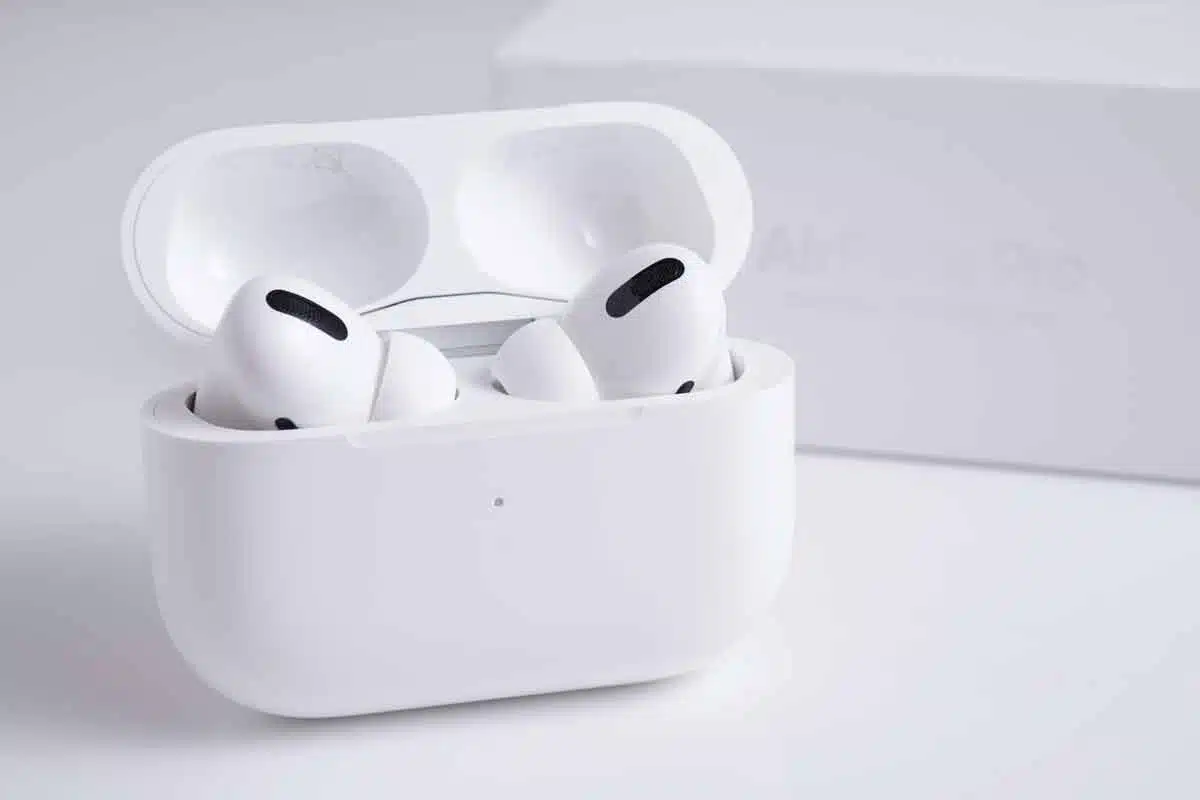 Apple AirPods Pro 一式　動作問題無し Apple class action alleges AirPods Pro Gen 1 have audio defect
