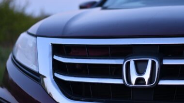 Honda symbol on car representing the Honda class action.