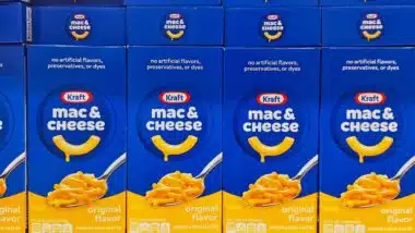 Kraft Mac & Cheese boxes on a supermarket shelf, representing the Kraft class action.