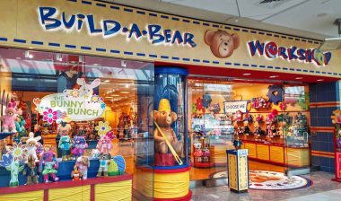 Storefront of Build-A-Bear in a shopping mall, representing the Build-A-Bear class action.