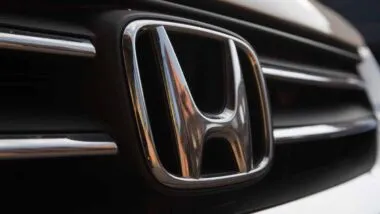 Close up of Honda emblem on a front bumper, representing the Honda class action.