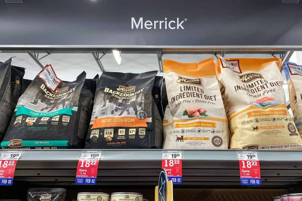 Merrick pet food products on a pet store shelf, representing the Merrick Pet Care class action.