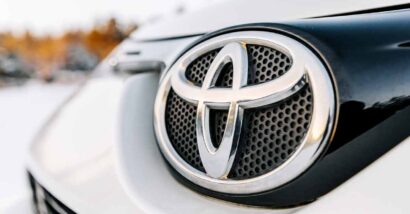 Close up of a Toyota emblem on a front bumper, representing Toyota recalls and class actions.