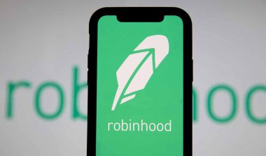 Robinhood logo displayed on a smartphone, representing the Robinhood class action.
