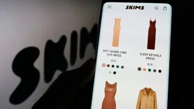 Close up of Skims website displayed on a smartphone screen, representing the Skims Body class action.