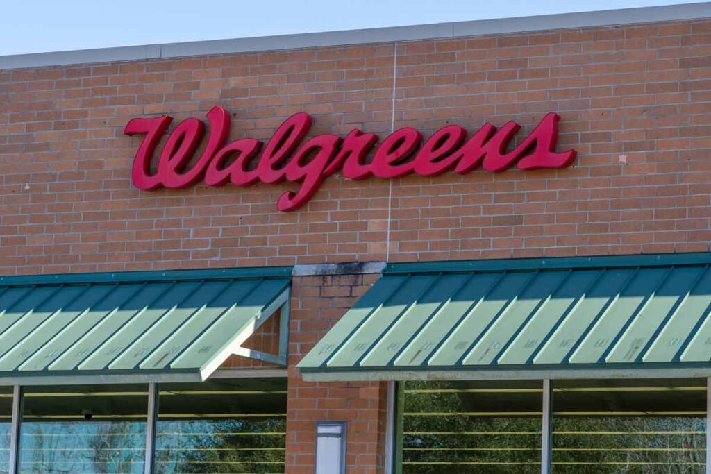 Close up of Walgreens signage, representing the Walgreens Prescription Savings Club settlement.