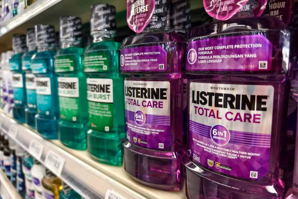 Close up of LIsterine products on a supermarket shelf, representing the LIsterine class action.