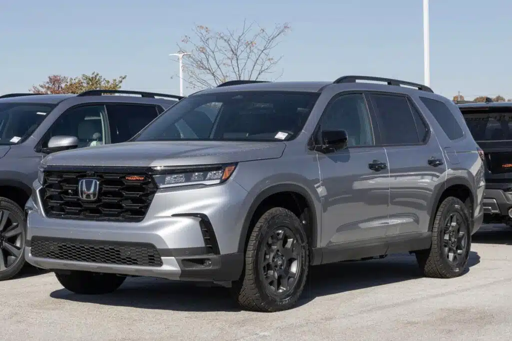 A gray 2025 Honda Pilot in a parking lot, representing the Honda and Acura recall.