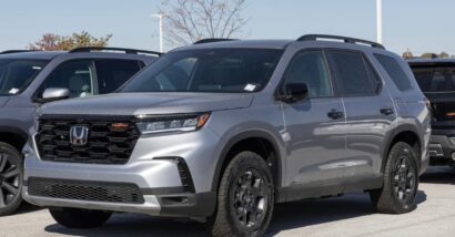 A gray 2025 Honda Pilot in a parking lot, representing the Honda and Acura recall.