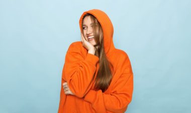 Woman in sweatshirt representing Comfrt class action lawsuit