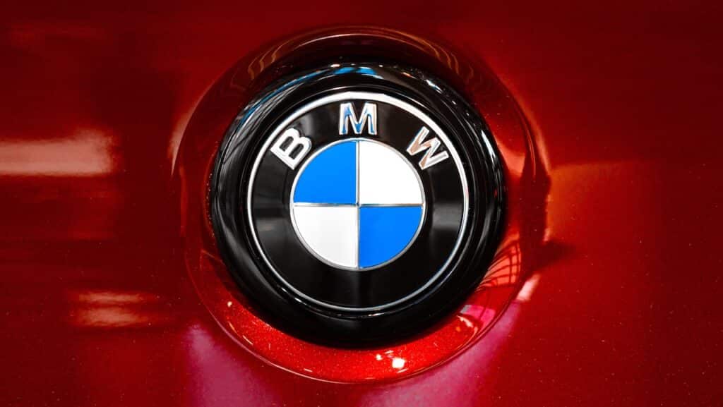 a logo of a bmw car