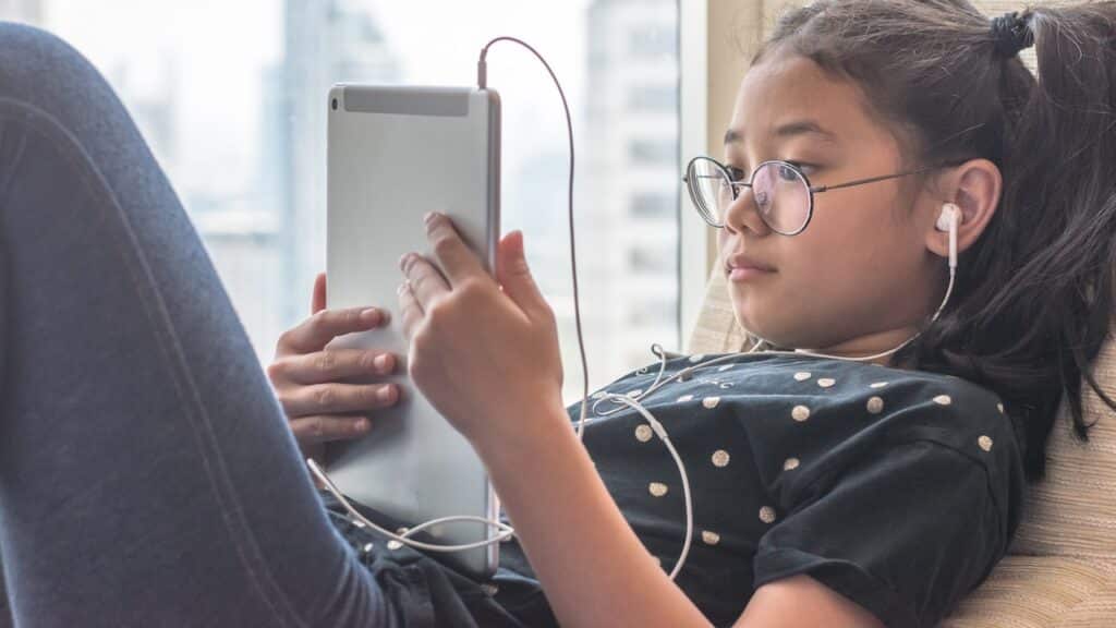 school kid using tablet.