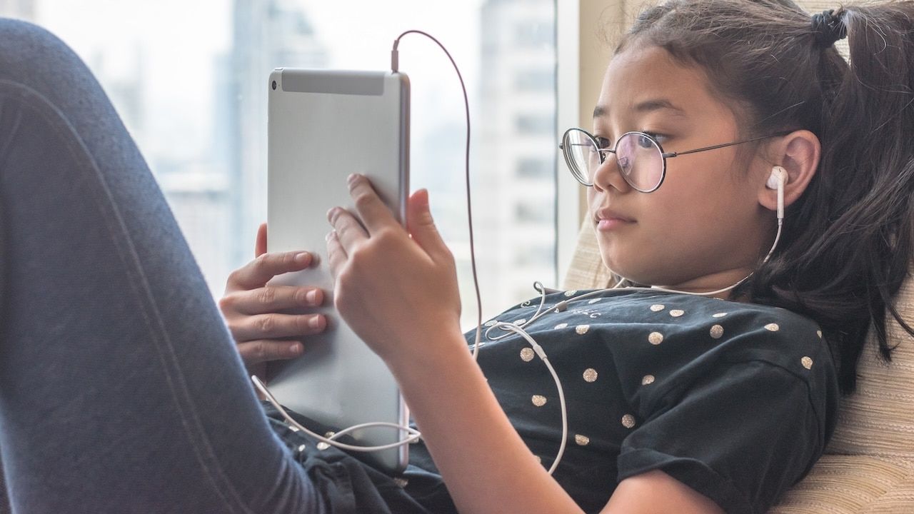 school kid using tablet.