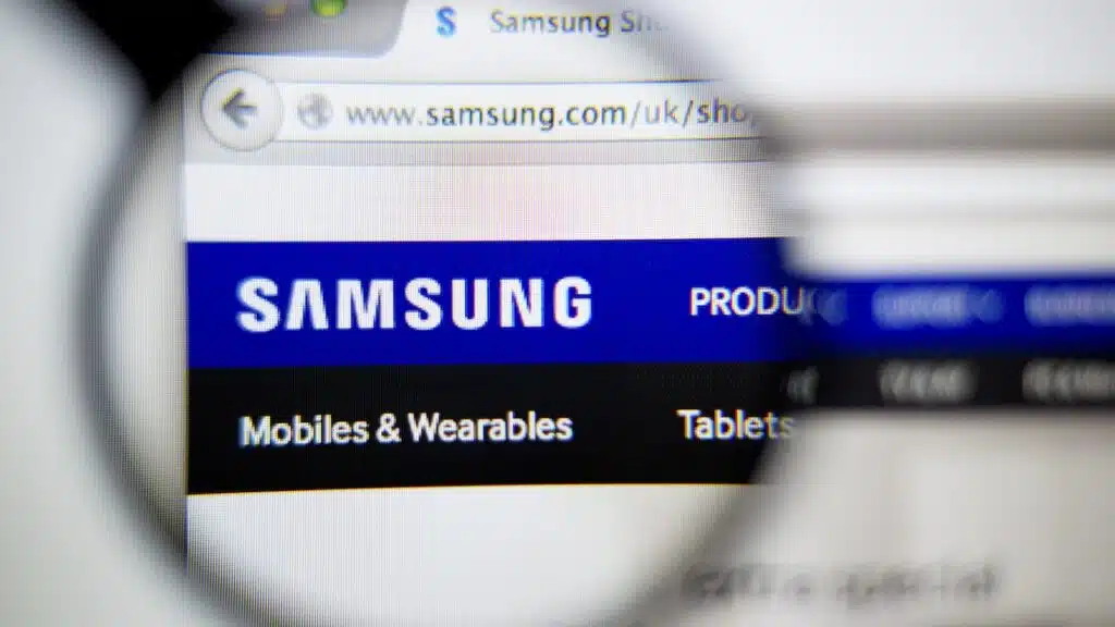 Photo of: www.samsung.com, Samsung homepage on a monitor screen through a magnifying glass.