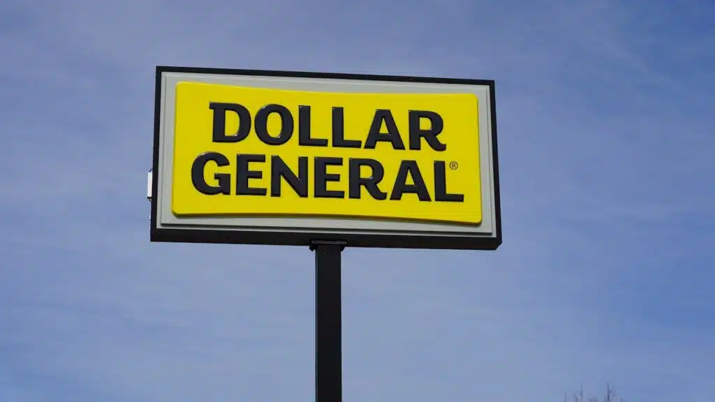 Dollar General sign outside during a sunny day.