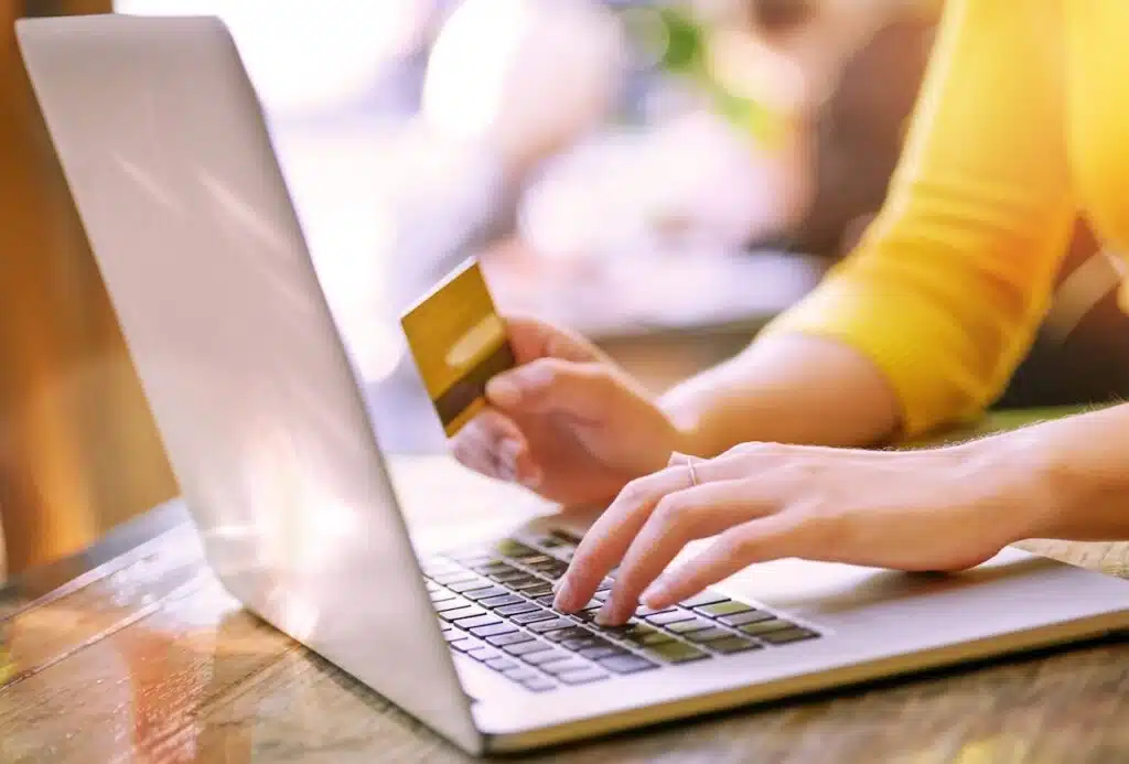 A new class action lawsuit accuses Sharper Image of falsely advertising discounts on its products through its website.