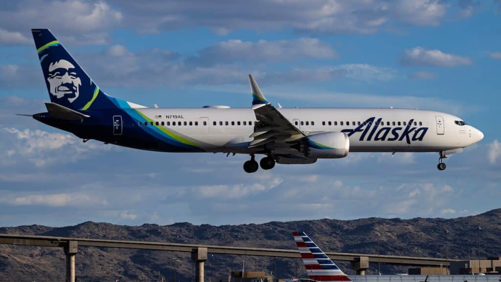 Phoenix AZ USA Alaska Airlines Boeing 737-Max9 N719AL arrival into Phoenix Sky Harbor Intl. Airport.