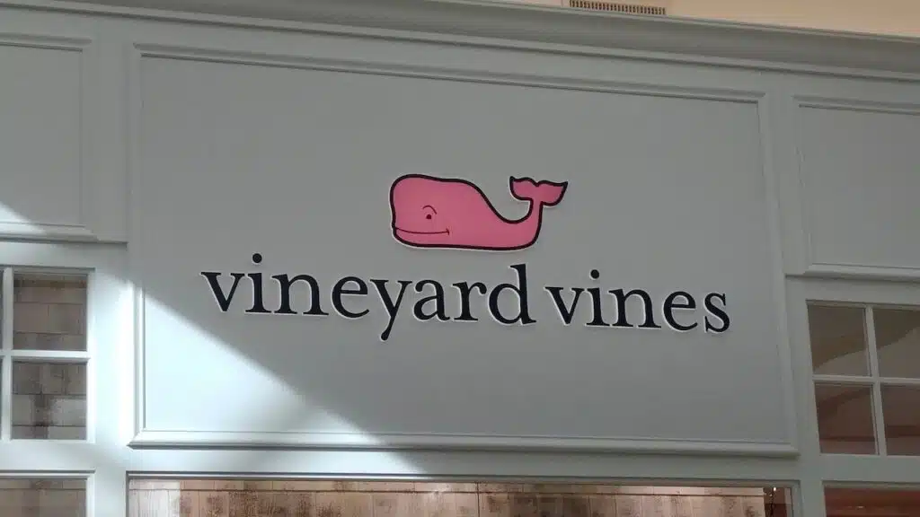 Exterior of the Vineyard Vines clothing store