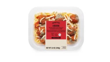 MARKETSIDE LINGUINE WITH BEEF MEATBALLS & MARINARA SAUCE