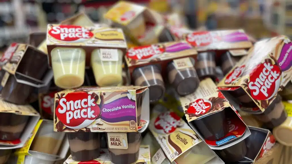 Retail grocery store Snack pack pudding cups display