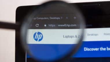 HP website homepage. HP logo visible on monitor screen