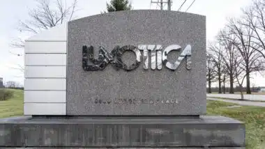 A new class action lawsuit claims that Luxottica of America Inc. tracks consumers online even after they opt out of cookies.