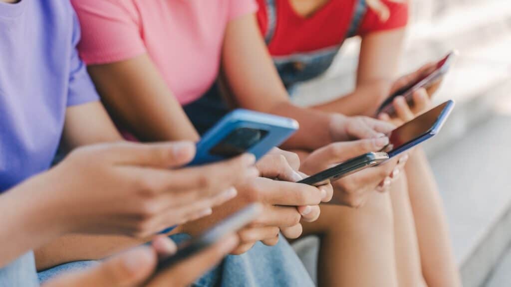 kids on social media