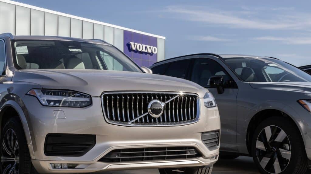 Volvo XC90 display at a dealership.