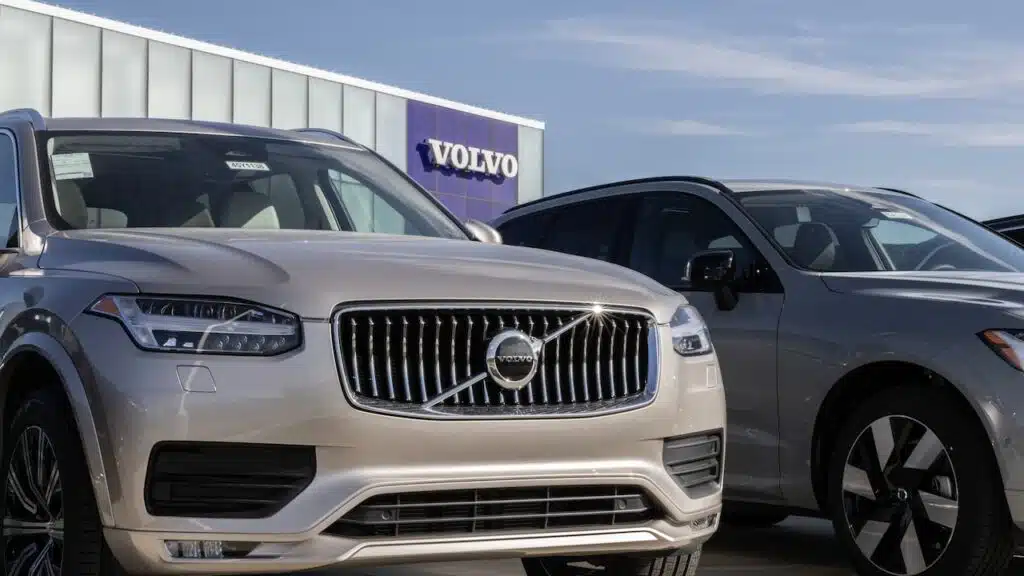 Volvo XC90 display at a dealership.