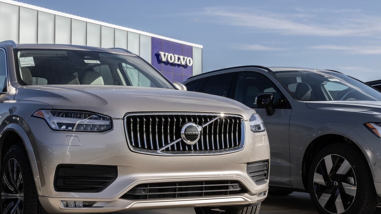 Volvo XC90 display at a dealership.